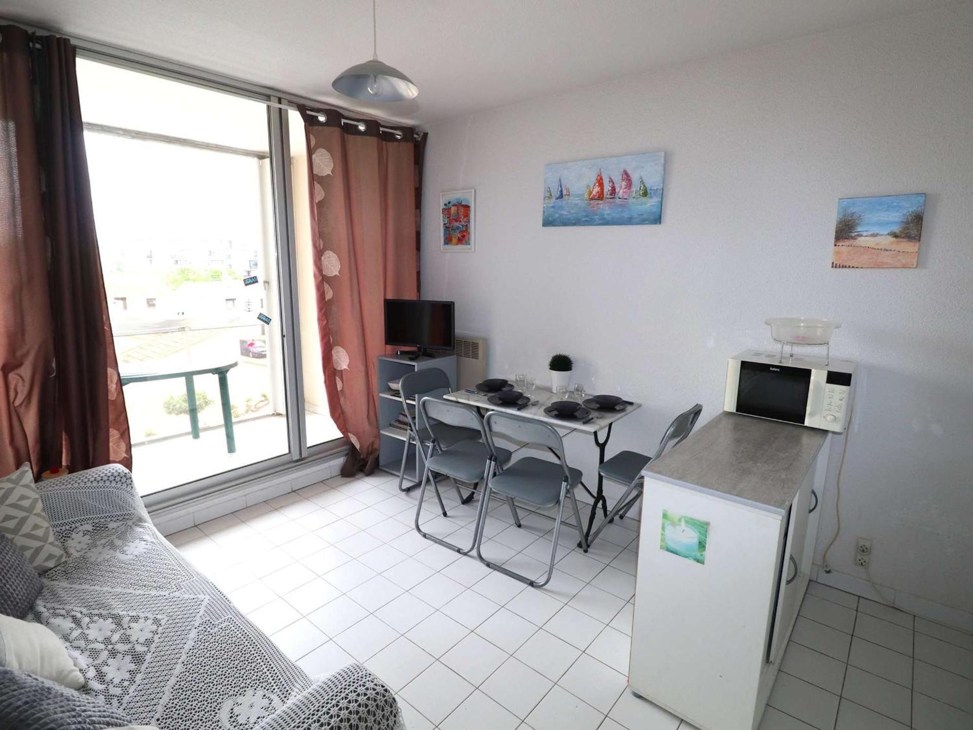 Apartment Avec Terrasse, A 550m De La Et 100m Des Commerces, Ideal 4 Pers., Animaux Acceptes - Fr-1-307-156